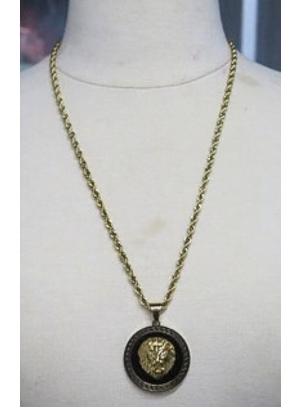 Gold Tone Lion Head Medallion Necklace Black Round Pendant Rope Chain
